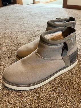 Sanuk Men's Canvas Ankle Boot in Taupe with Shearling Lining